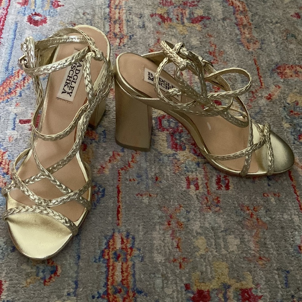 Badgley Mischka Gold Block Heel Strappy Heel 4” size 5.5
